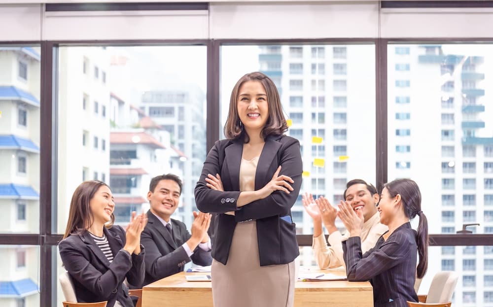 Memimpin dengan F.I.R.M: Kerangka Adaptif untuk Pemimpin Modern