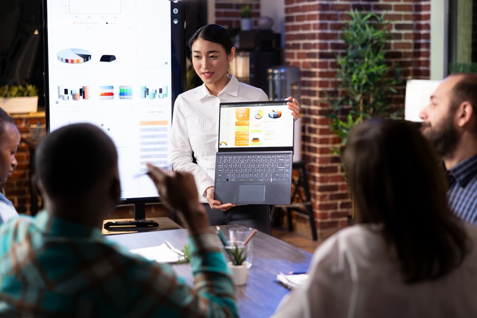Effective Team Leadership: Cara Membangun Tim Berkinerja Tinggi